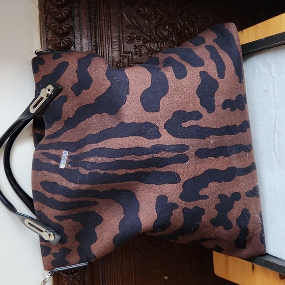 Animal Print Tote - Picture 2 of 8